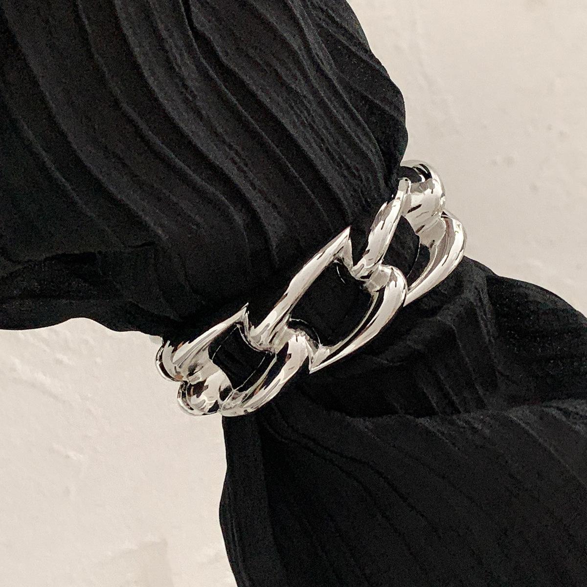 

Heavy Industry Design Light Sensitive Surface Spring Buckle Bracelet Punk Sweet Cool Metal Chain Bracelet