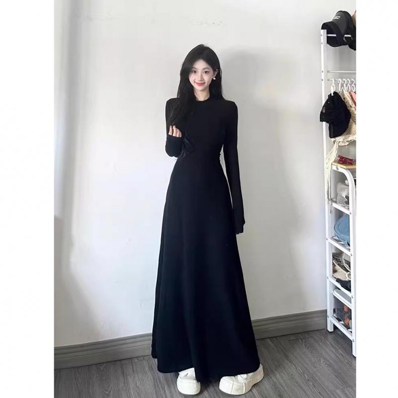 Hepburn-Style Black Long-Sleeve Dress: Elegant French Design for Women - Early Autumn, Flattering Waist-Cinch