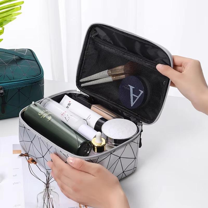 Brand Design New PU Makeup Bag Handheld Portable Women's Large Capacity Waterproof Travel Washroom Storage Bag BX018