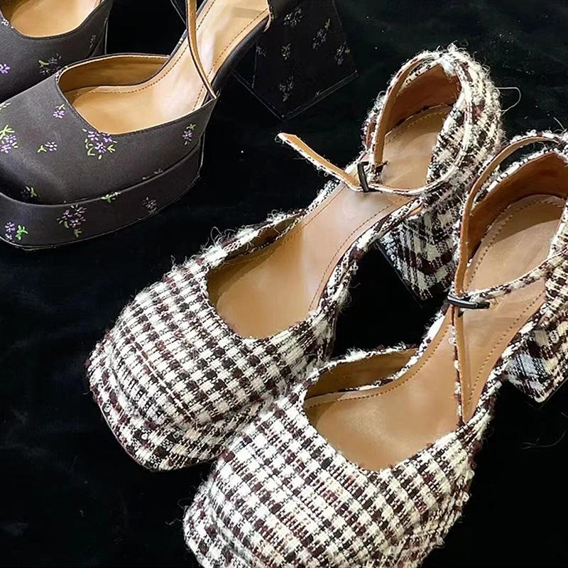 Yu Shuxin, the same 2025 new thick-soled thick-heeled high-heeled one-word strap single shoes, women's hollow and versatile Mary Jane shoes