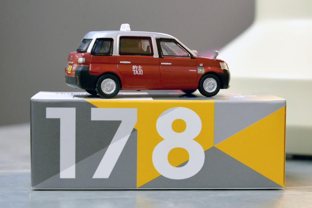 Tiny City No.178 Toyota Comfort Hybrid Taxi (Urban) (XR4802)