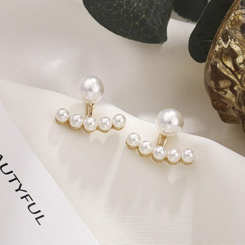 The new two-wearing pearl earrings are trendy, with simple temperament and rear-hanging earrings.