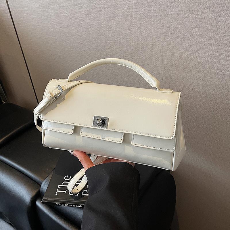 Large capacity bag women's summer new fashion niche design shoulder messenger bag portable work commuter bag