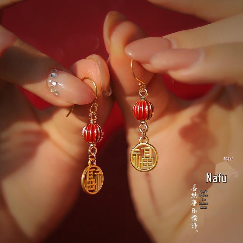 Elegant Ebony Flower Hairpin for Women – Ancient Style, High-End Feel, Simple Chinese Design, Perfect for Daily Use.