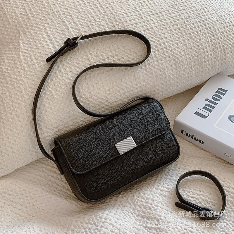 

French niche fashion versatile small bag women s bag 2025 new trendy temperament shoulder bag foreign style messenger small square bag чорний