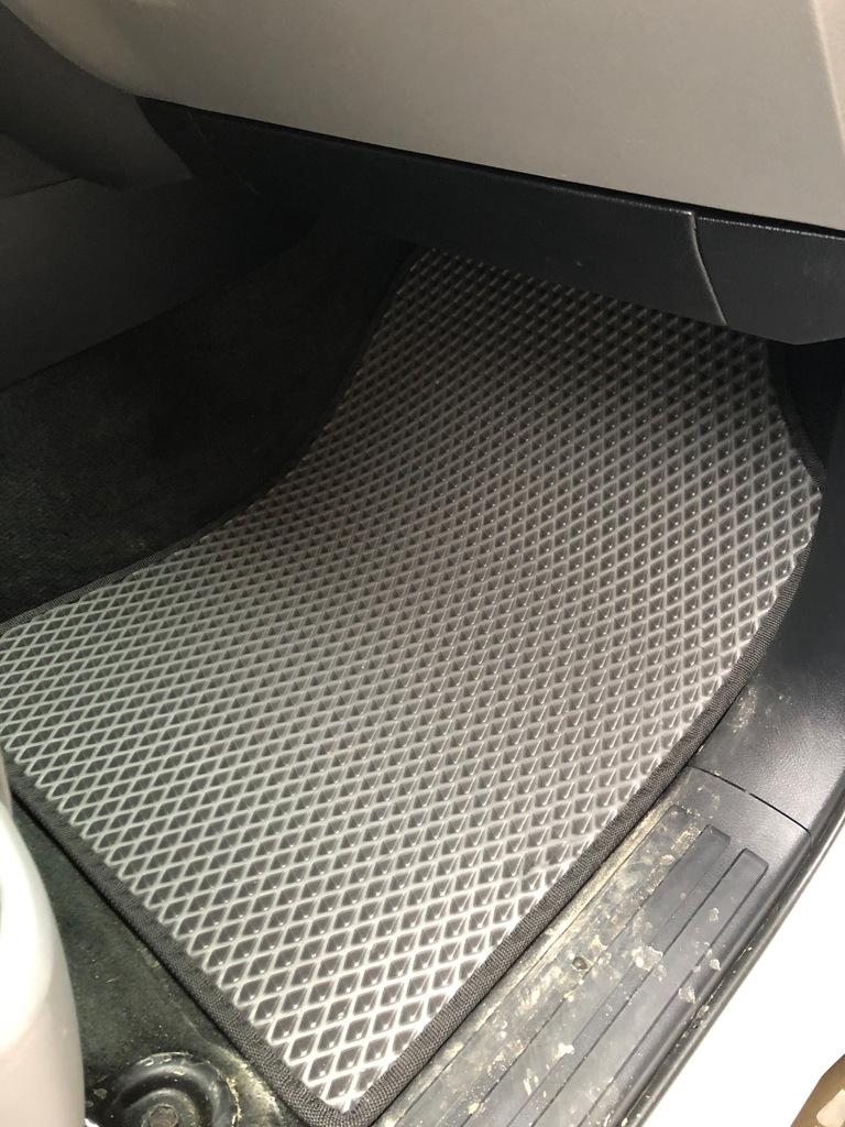 Rugs 3 Rows (EVA Black) Middle Row - Armrest for Toyota Sequoia 2007-2022