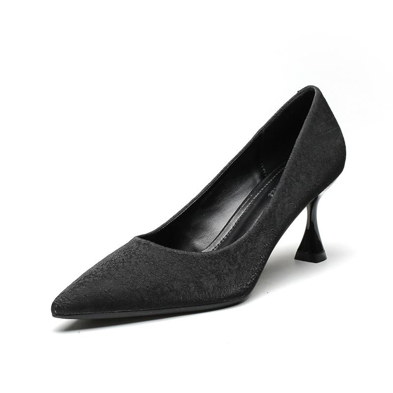 Professional commuter temperament high heels 2025 Korean version thin heel pointed fashion women's shoes black soft leather OL work shoes