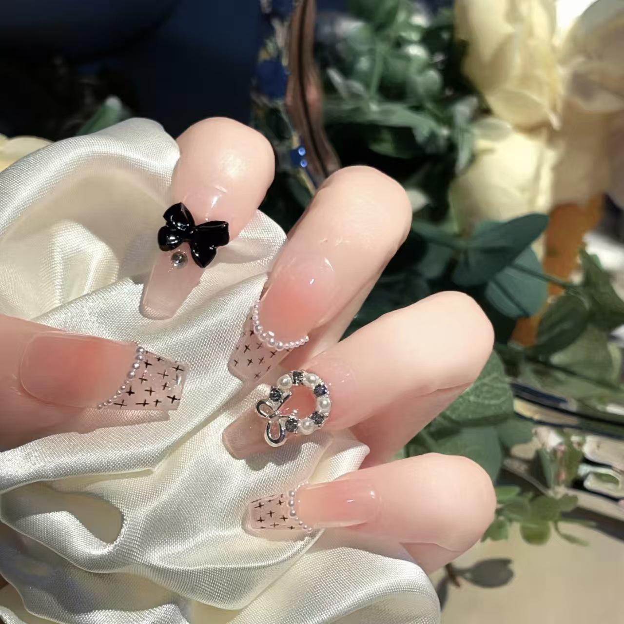 

French Heiress Style: 3D Bow Ombre Nails - High-End Cool Manicure Extra Small