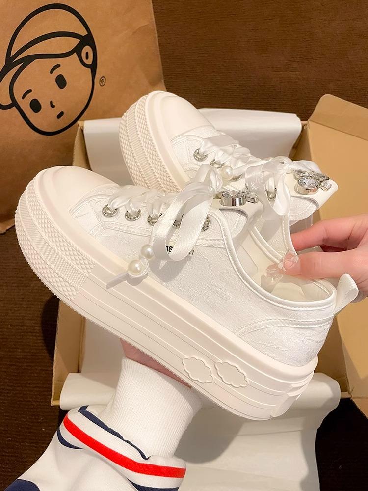 

Модные однотонные бежевые женские кроссовки с круглым носком на шнуровке повседневные увеличивающие рост студенческие кроссовки на вулканизированной платформе 40 бежевый