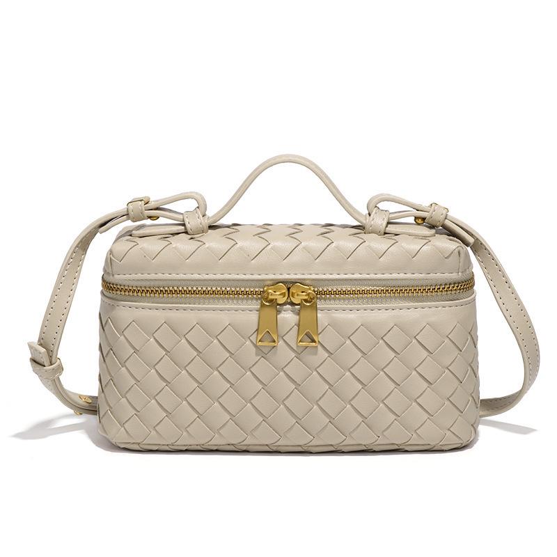 Handmade Woven Crossbody Tote - Stylish Single Shoulder Bag with Niche Design, Perfect for Practical Use.