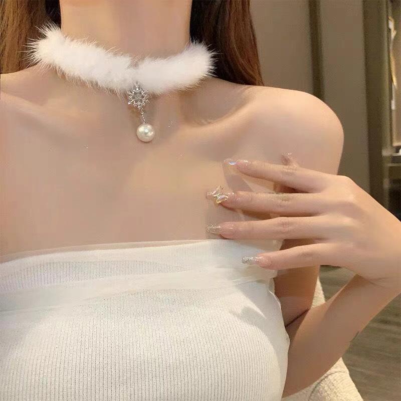Colier Choker Retro cu Fluture din Lână Maillard și Set Brățară - Bijuterii Lanț pentru Pulover Toamnă/Iarnă pentru Stiluri Dulci și Cool.