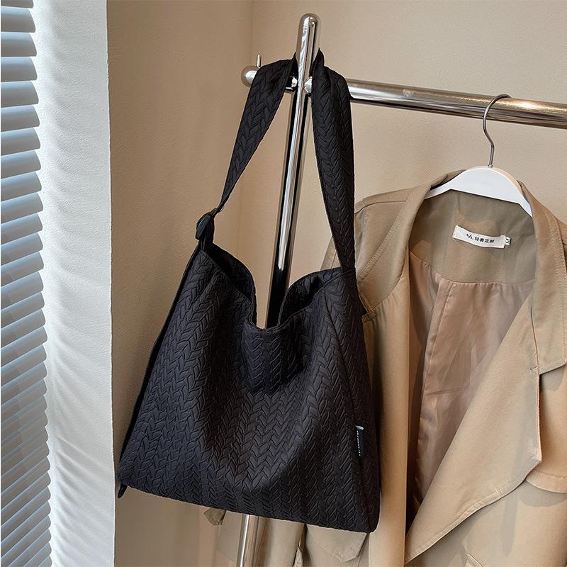 Wrinkled Cloth Bag Large Capacity Commuting Tote Bag Casual Lightweight Versatile One-shoulder Crossbody Bag