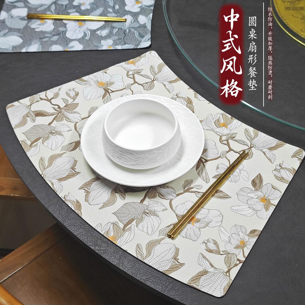 Luxuriöse chinesische Stil Fächerförmige PVC Tischsets Wasserdicht Hitzebeständig Tischmatten Runde Tische Elegant Bedruckt Esstisch Hotels