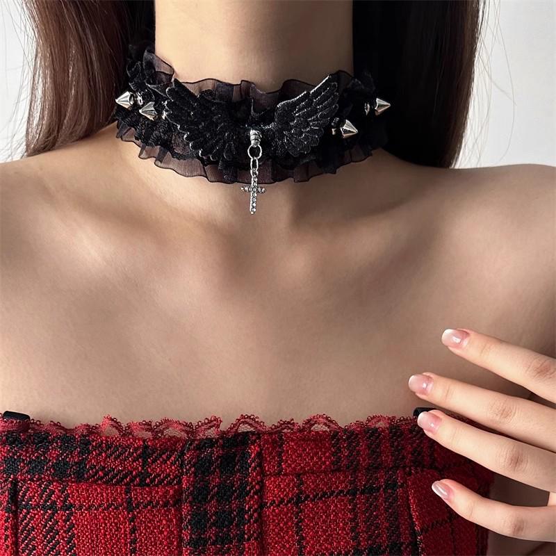 2025 High-End Gothic Punk Necklace: Y2K Dark Style Clavicle Chain for Women
