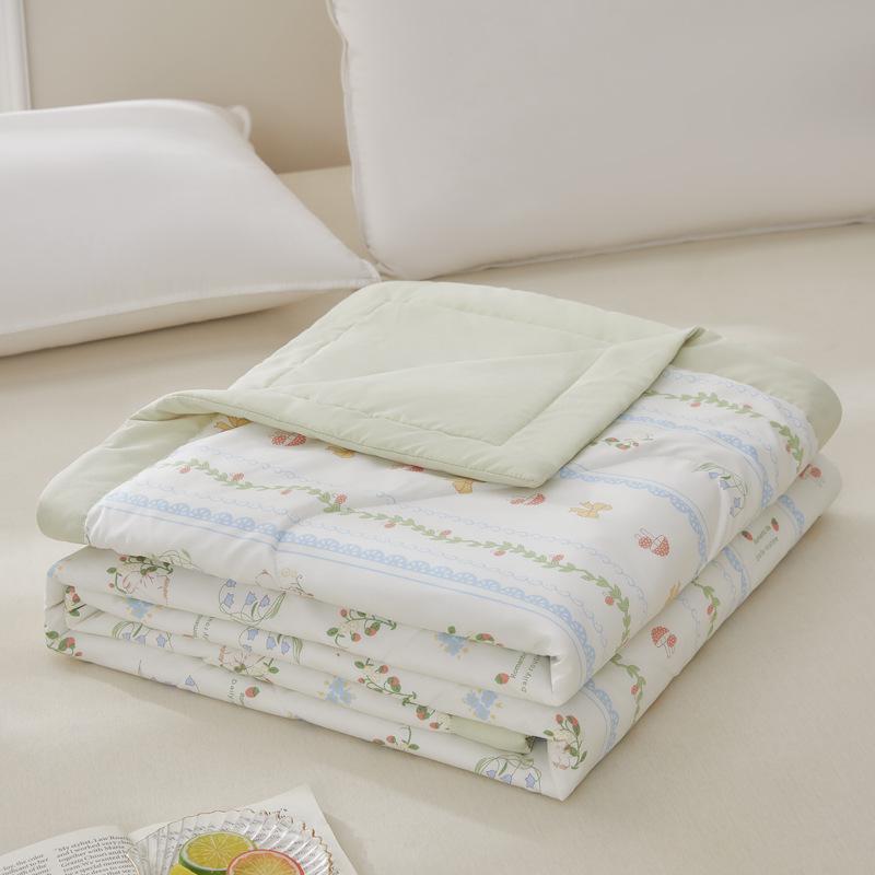 Breathable Summer Quilt: Double-Layer Gauze, Machine Washable for Deep Sleep