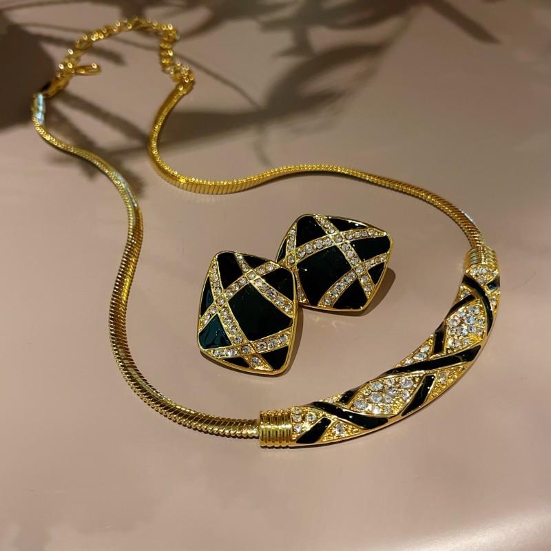 "Atmospheric Diamond-encrusted Curved Necklace, Personalized Enamel Dripping Earrings, Vintage Black Femme Fatale Jewelry Set"