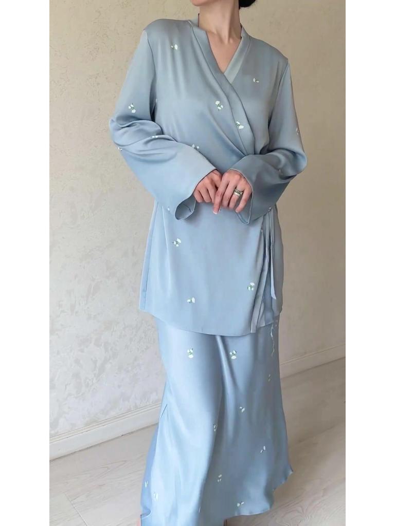 2023 Autumn V-Neck Satin Skirt Set with Long Sleeve Printed Top