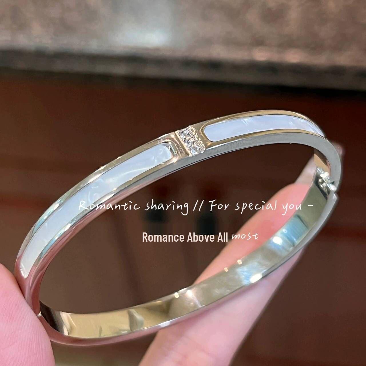 

Изысканный браслет из гипсофилы: Высококачественная титановая сталь, не тускнеет, женские украшения в стиле легкой роскоши