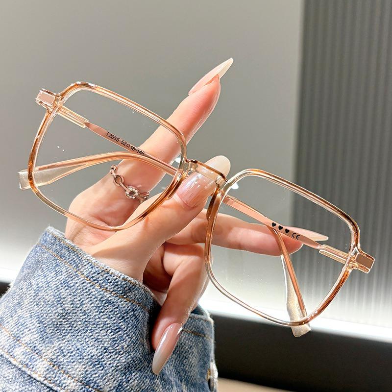 New Anti Blue Light Color Changing Glasses for Women with Large Square Frames and Ultra Light Anti Blue Light Glasses