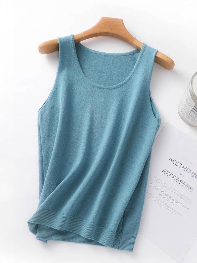 Women's Round Neck Sleeveless Sweater: New Autumn/Winter Knit Top, Versatile Slim Fit Vest for Layering.