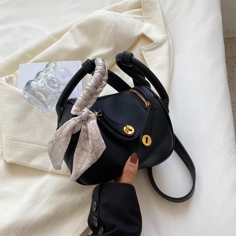 Chic Elegant Women's Crossbody Bag Stylish Summer Design With Premium Pu Leather Material