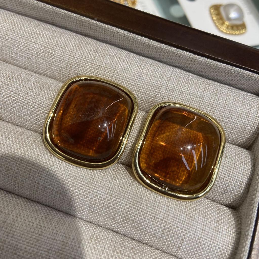 Maillard Amber Square Stud Earrings Vintage Retro Design Versatile Exquisite Premium Earrings