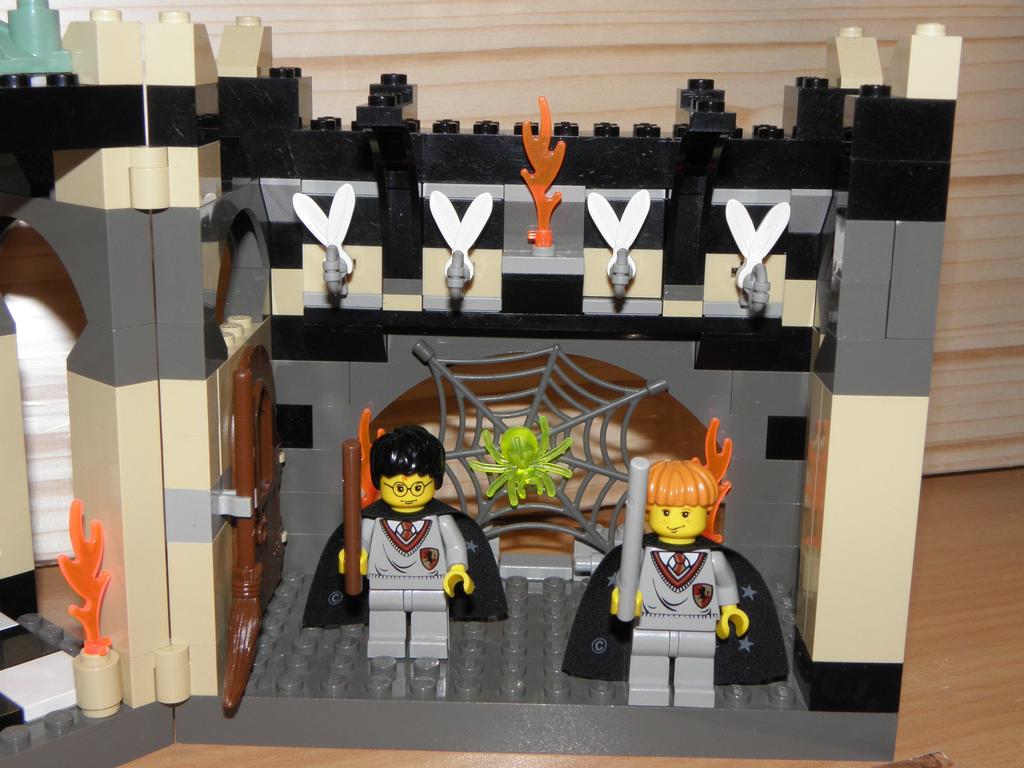 LEGO Harry Potter Chamber of Winged Keys 4704