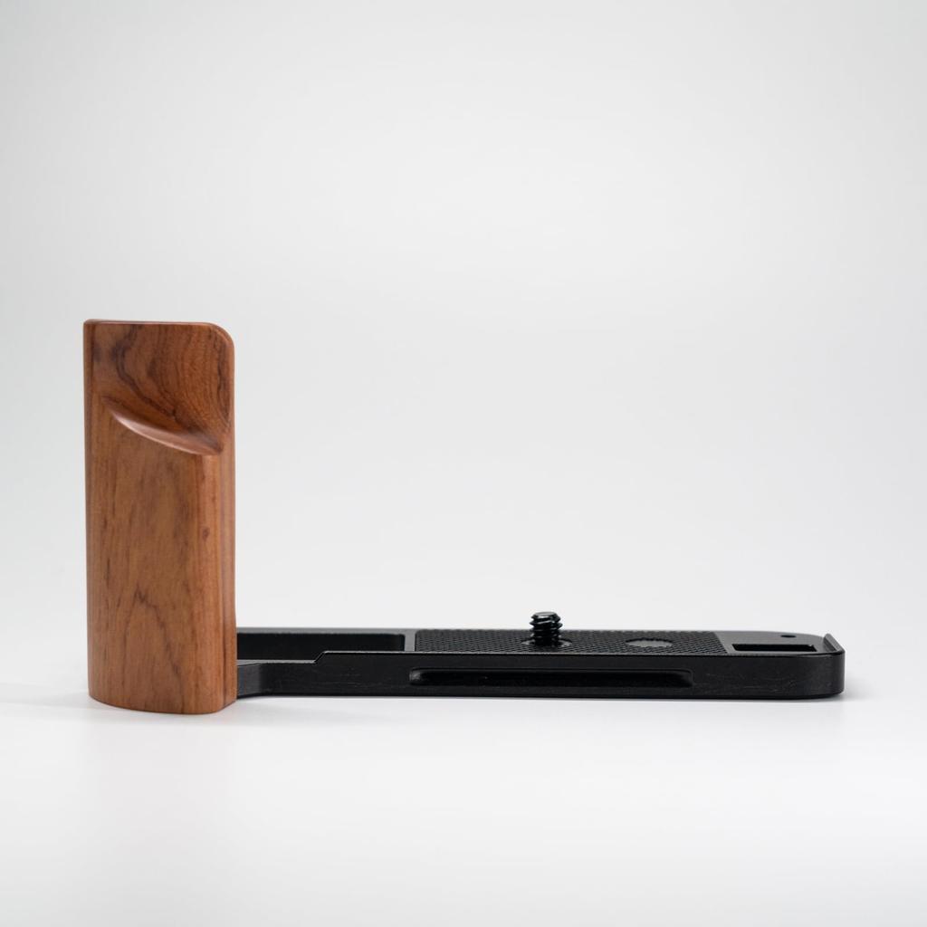 FUJIFILM ve Fuji GFX100RF ile Uyumlu, Özel Hızlı Çıkarma Plakası ve Premium Retro Doğal Ahşap Tutamağa Sahip Iborrys Premium Masif Ahşap Kamera