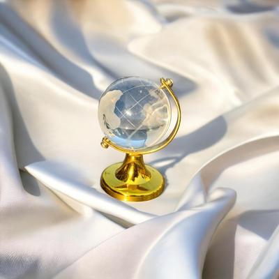 Idole Globe en Cristal Feng Shui avec Support Doré | Globe Miniature en Verre Vastu pour Énergie Positive, Succès, Bonne Chance et Prospérité