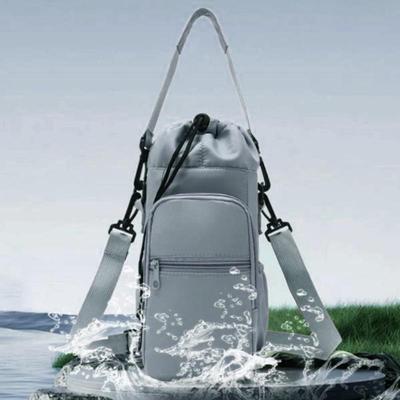 Přenosná taška na láhev na vodu s nastavitelným popruhem, termohrnky, izolovaný ochranný obal, kapsa na telefon, cestovní taška pro outdoorové sporty