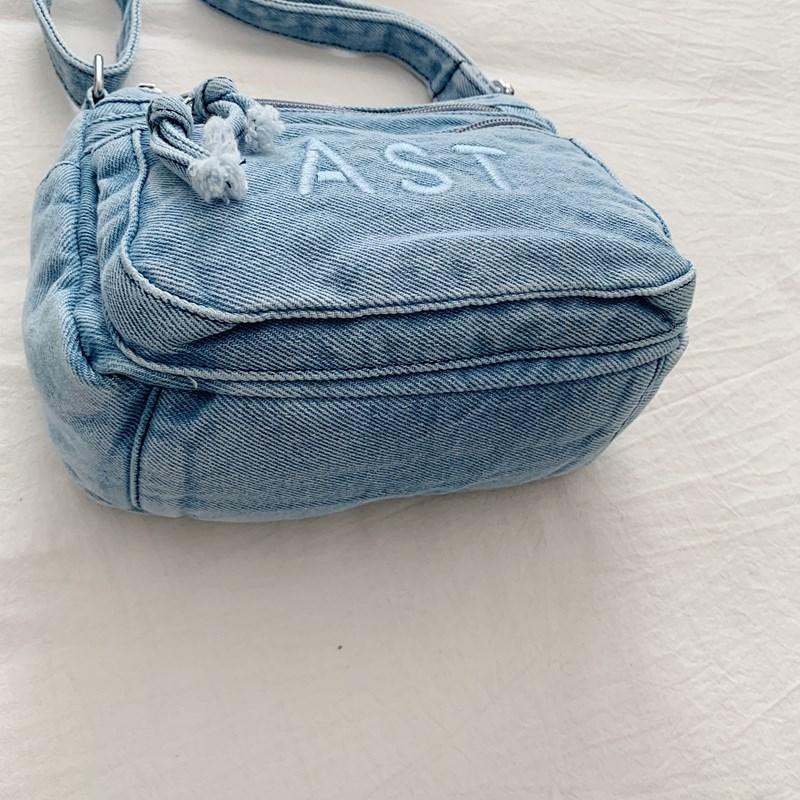 Dżinsowa torba z haftowanym napisem, wielokieszeniowa torba crossbody