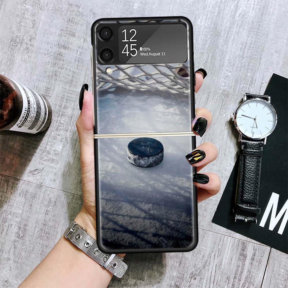 

Спортивные чехлы для Samsung Galaxy Z Flip 4 5 6 7 3 Z Flip7 Flip6 Flip4 Flip5 Flip3 5G с рисунком хоккейной площадки, ударопрочные жесткие чехлы Fundas Samsung Z Flip 5