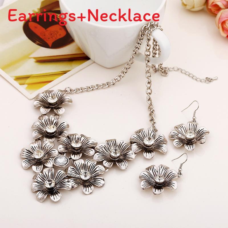 European Style Flower Pendant Necklace With Rhinestones For Women And Men серебряный