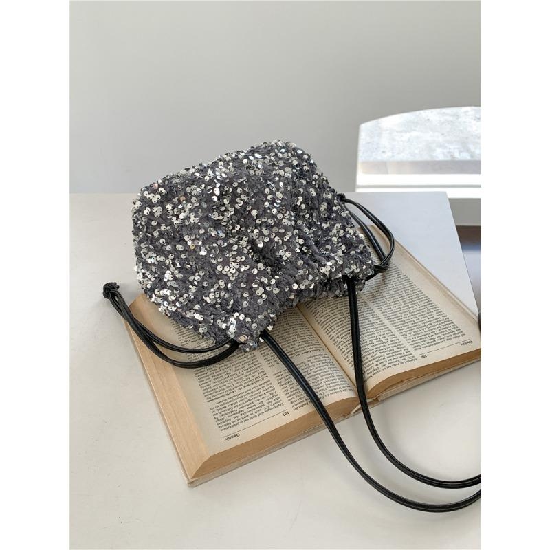Portable bucket bag, women's premium pull rope pleated shoulder messenger bag, women's fashion color sequin bag