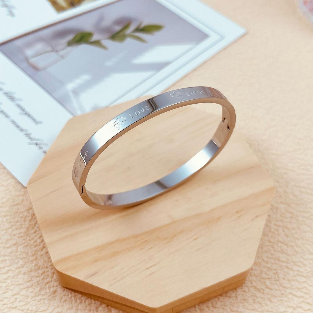 Bracelet avec motif gravé, Bracelet tendance, Bijou de main élégant et polyvalent, Nouveau style