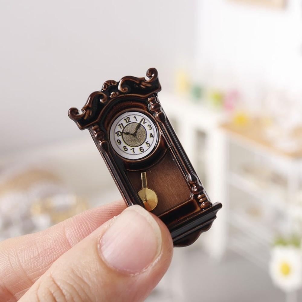 1/12th Scale Doll House Wall Clock Retro Classic Miniature Wall Clock Simulation Micro Scene Wall Clock Model Living Room Decor