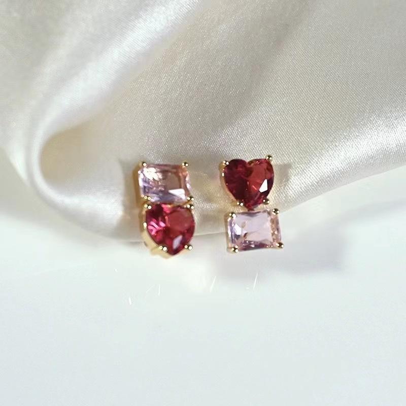 Асимметричные Французские Сердечки из Розового Хрусталя Серьги Элегантные Нишевые Высококлассные Летние Аксессуары