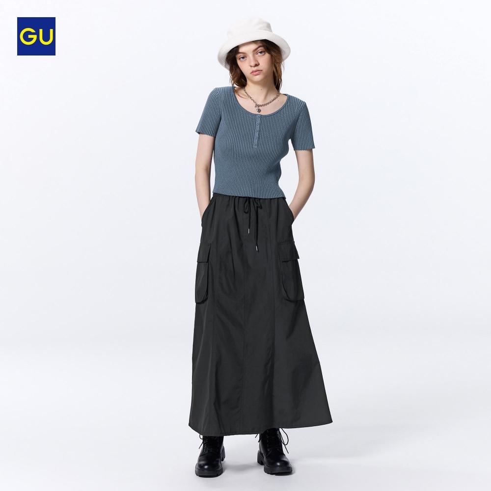 

UNIQLO cargo pocket skirt