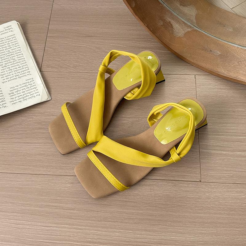 2025 new summer niche design temperament slope heel cool slippers fairy wear one-word high heels sandals