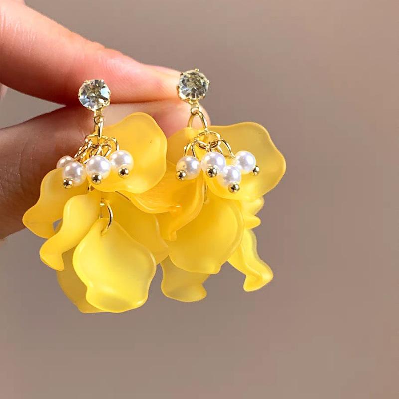 Elegant Hong Kong Style Yellow Petal Stud Earrings: Retro and Versatile Holiday Accessories for Women