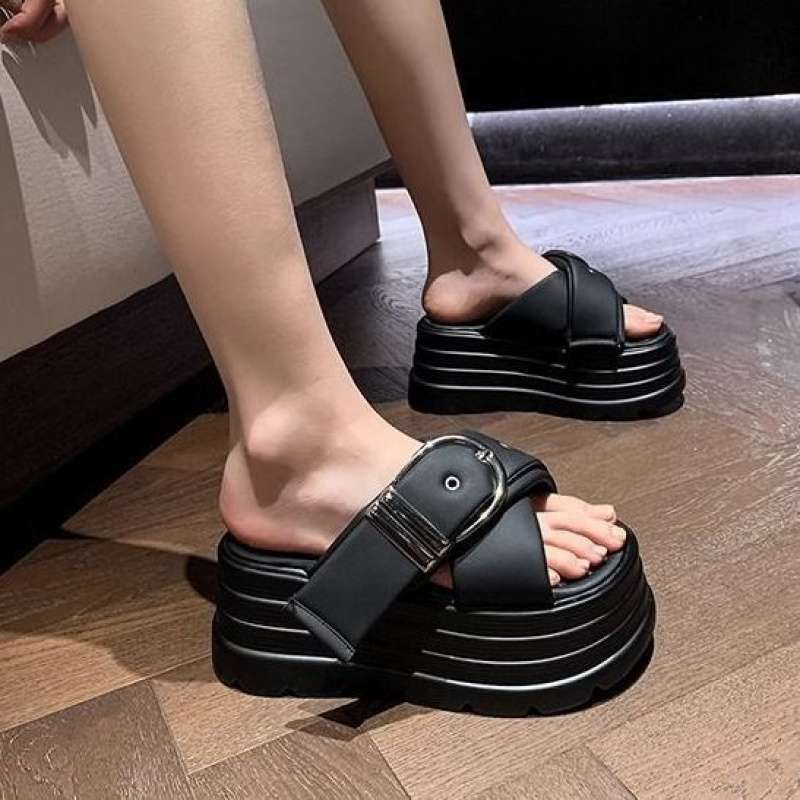 Muffin thick-soled one-word slippers for women's summer wear 2025 new cross-strapped open-toed temperament versatile beach slippers