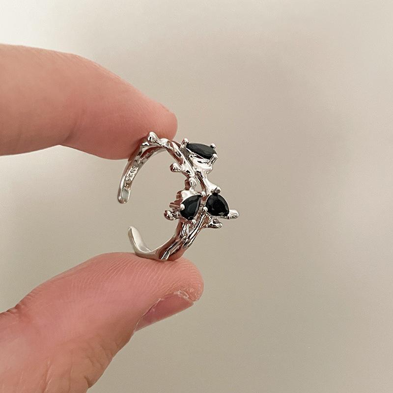Women's Black Zircon Irregular Index Finger Ring - High-End Versatile Design