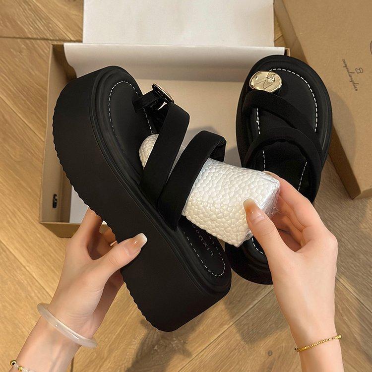Fashion metal cover, toe thick-soled cool slippers for women in the summer of 2025, new models for small people to increase their height and wear beac