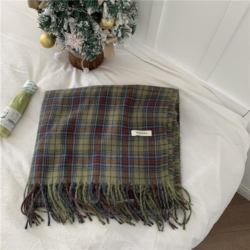 

* Thousands of articles and one green * is the green of the heart! Giant white retro green scarf collection