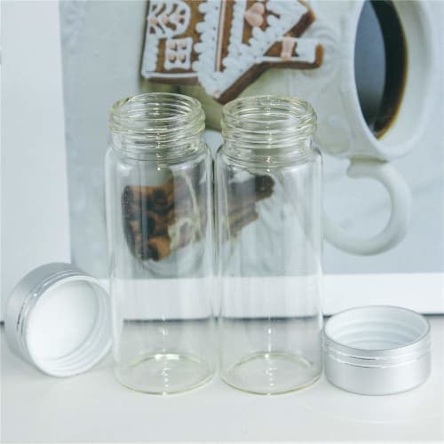 6 mini glass bottles with silver aluminum lids and white plastic bottoms. Perfect for seasoning, making wishes, or drifting. Silver aluminum lid - 40m
