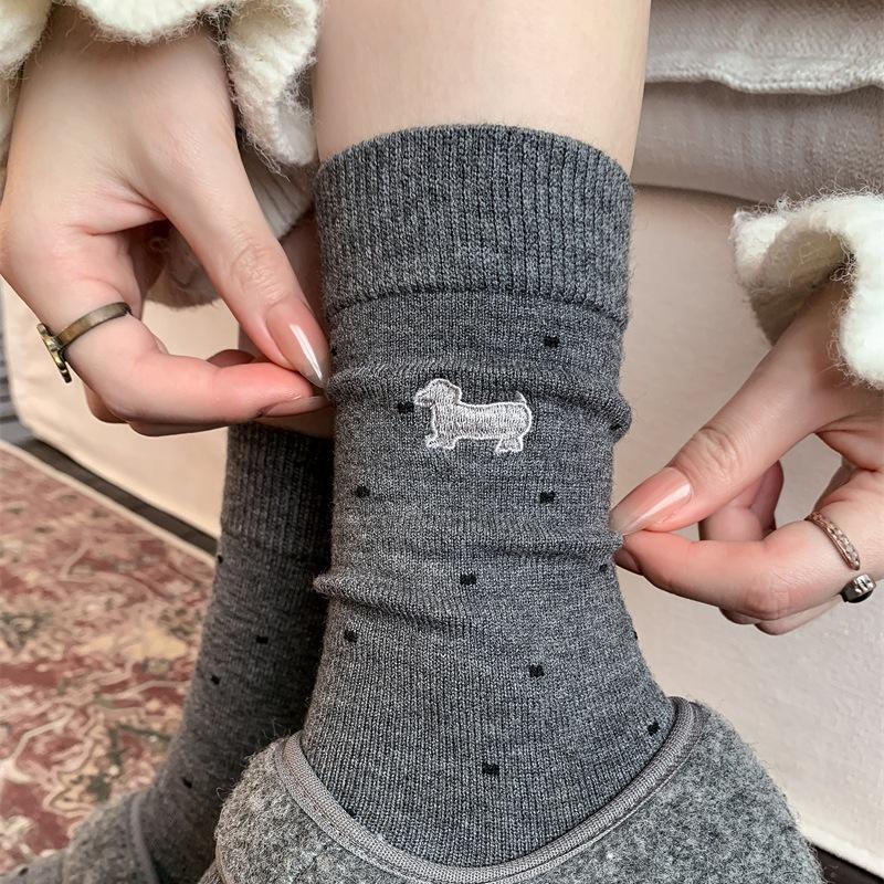 Damen Herbst und Winter Warme Verdickte Cartoon Dackel Hund Gestickte Gepunktete Wolle Trommelplüsch Socken
