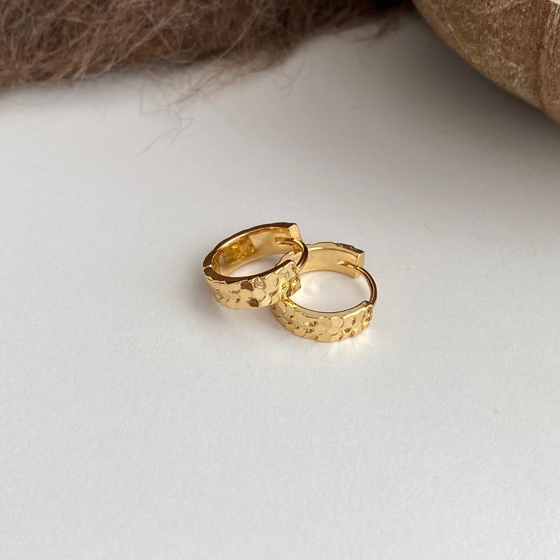 Vintage Scale-shaped Ear Ring, Small-scale, Unique Hammered Pattern, Delicate and Icy Ear Stud, Exquisite and Versatile Accessory
