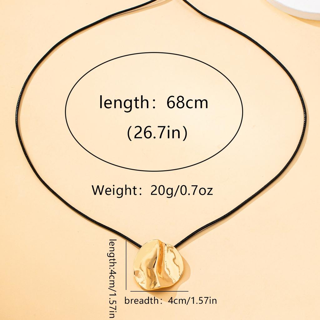 A Women's Pendant Necklace, Fashionable and Simple Geometric Pendant Necklace, Suitable for Daily Wear and Vacation Wear