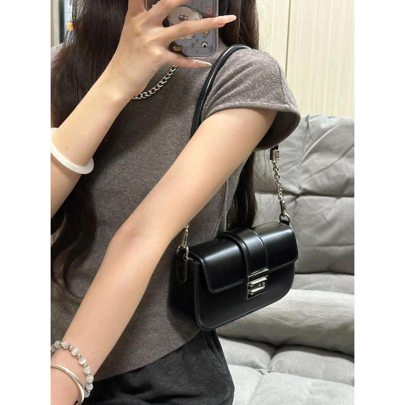 

Нишевая дизайнерская сумка-багет 2025 Новое поступление Повседневная Легче всего сочетать Минималистичная Маленькая квадратная сумка Черная Нарядная сумка под мышкой Black