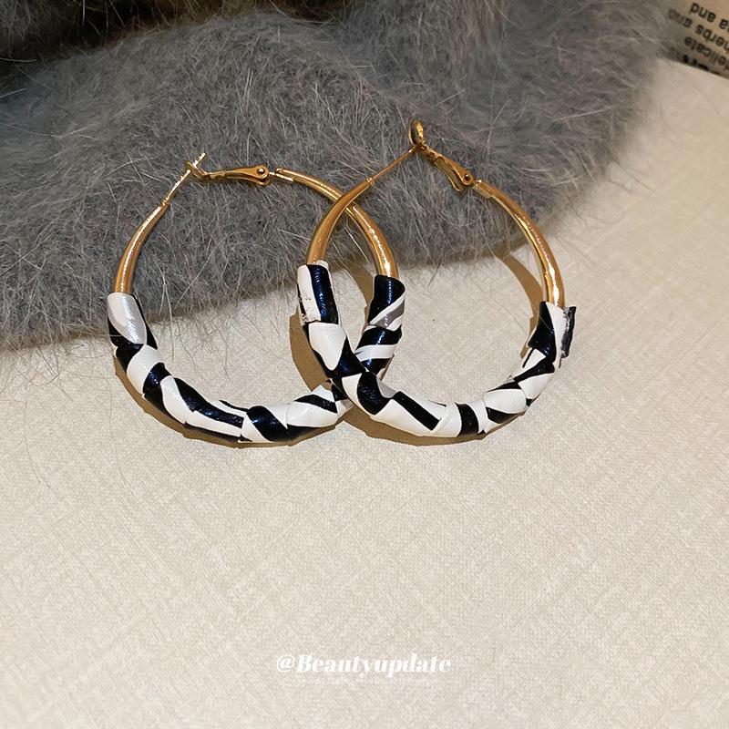 Retro Coffee Leopard Print Silver Needle Stud Earrings - Stylish High-End Design